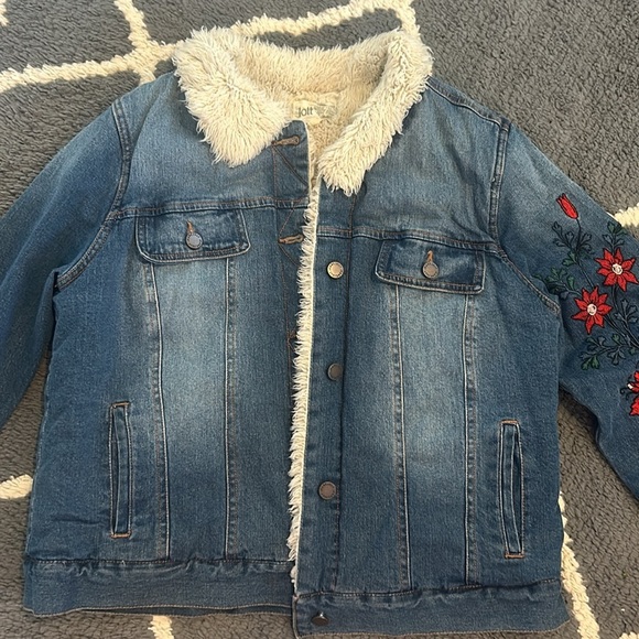 Denim Jacket with Floral Embroidery and Sherpa Lining - Picture 5 of 7